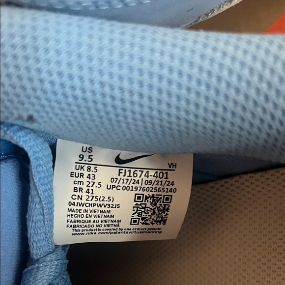 Nike Blue and White Athletic Shoes - Picture 2 of 5